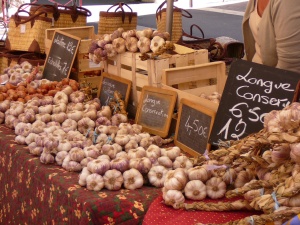 Ail sur un march&eacute; de Haute Provence