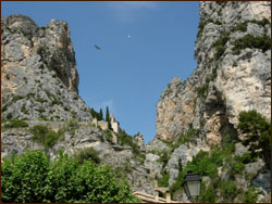 Village proven&ccedil;al de Moustiers Sainte Marie
