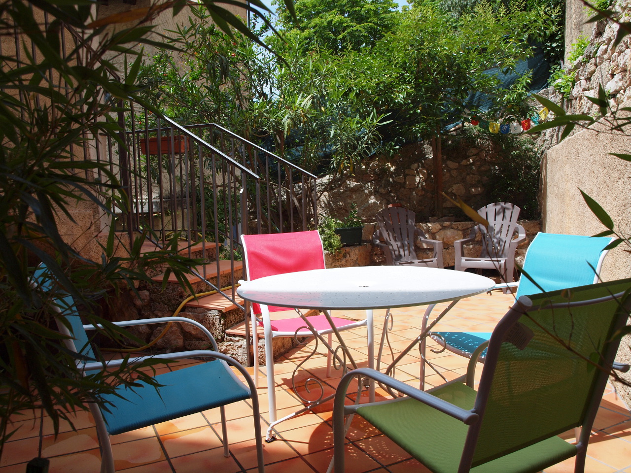 Terrasse avec salon de jardin