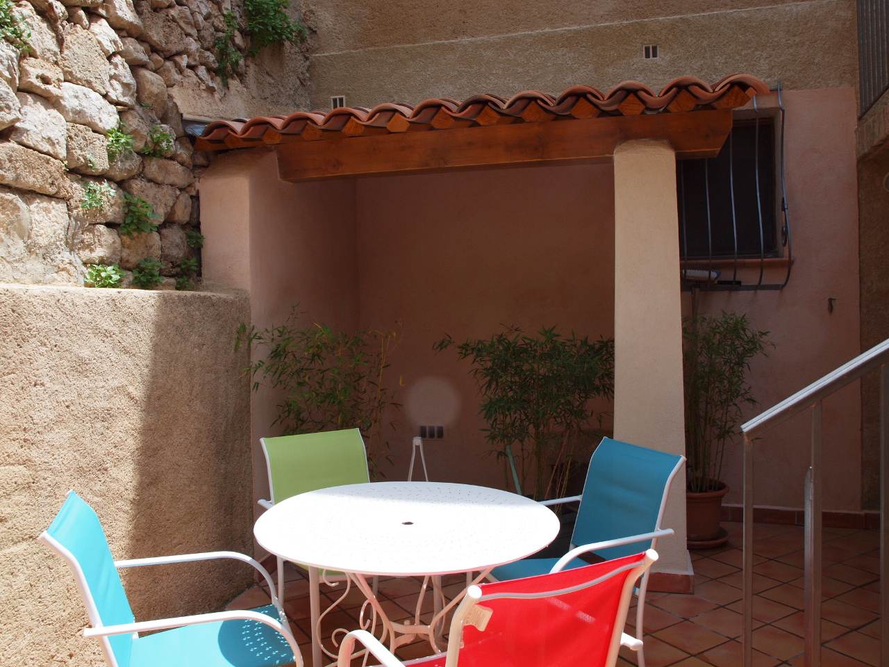 Terrasse avec salon de jardin