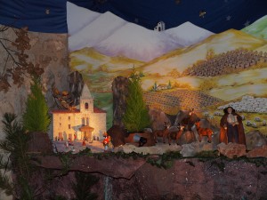 La crèche dans l'église et les santons dans le village