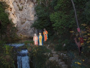 Les santons dans les rues de Moustiers Sainte Marie