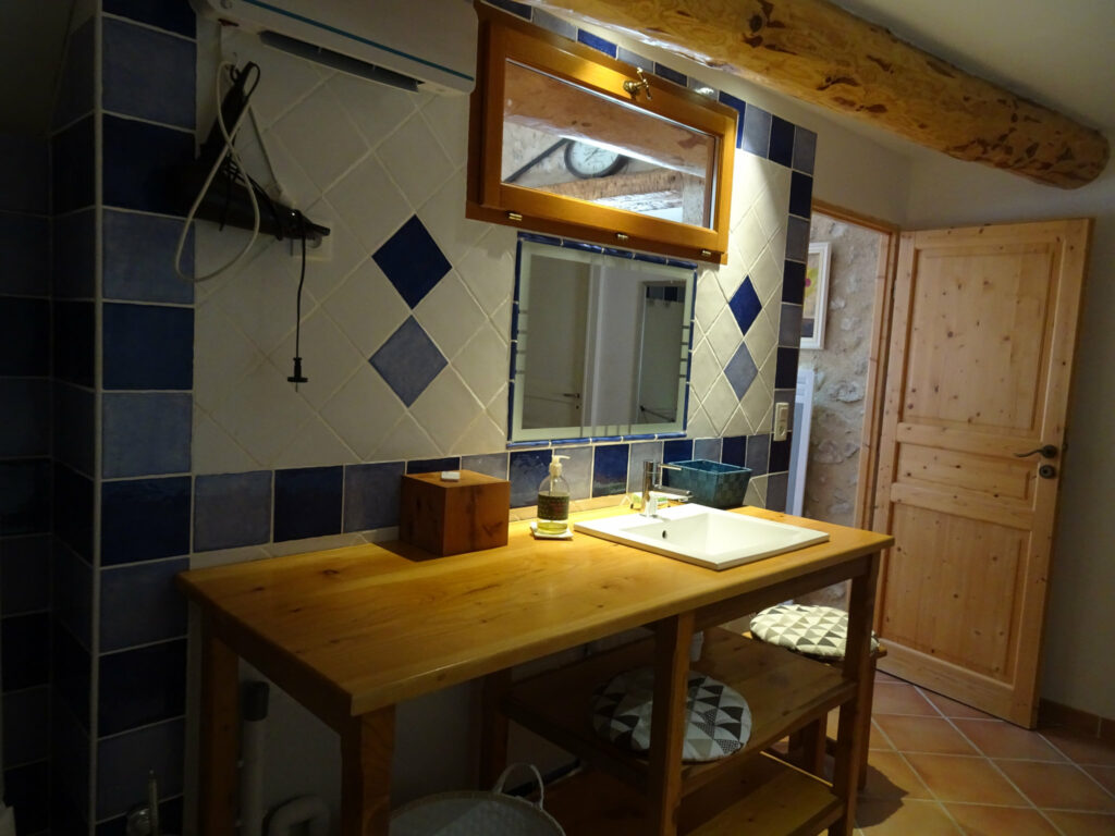 Location de vacances pour 2 "L'hirondelle"